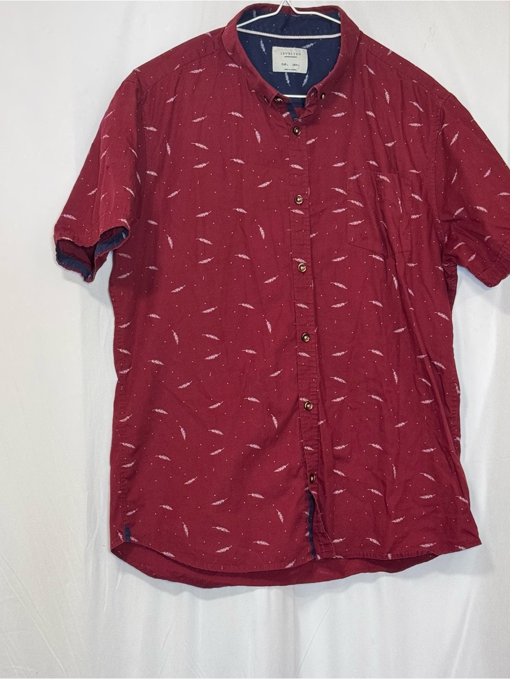 Casual Short-Sleeve Button-Down Shirt in Burgundy by Level Ten